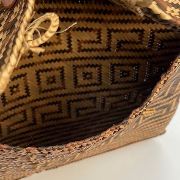 Bali Handmade Straw Bundle Of Bags - Picture 8 of 16